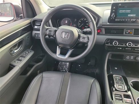 Certified 2024 Honda Pilot Touring image 11