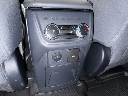 Used 2025 Ford Explorer Active image 32