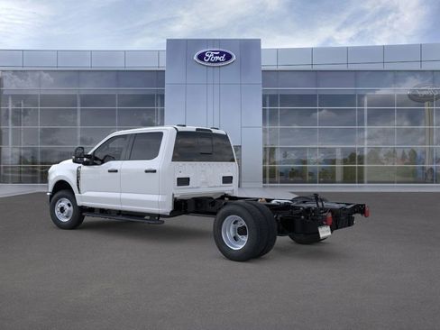 New 2026 Ford F350 XL w/ XL Chrome Package image 4