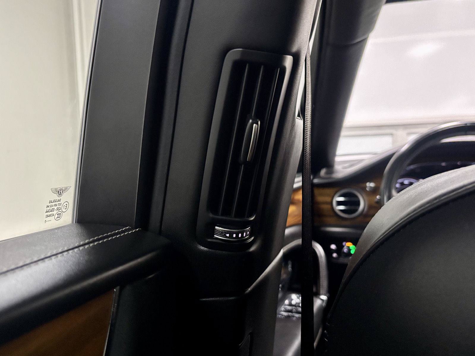 Used 2018 Bentley Bentayga AWD/4WD image 24