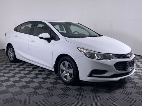 Used 2017 Chevrolet Cruze LS FWD image 17