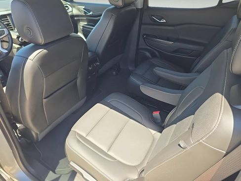 Used 2023 GMC Acadia SLT w/ Preferred Package AWD/4WD image 28