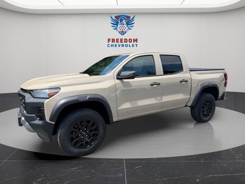 Used 2024 Chevrolet Colorado Trail Boss AWD/4WD image 2