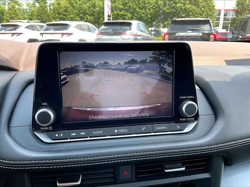 Used 2023 Nissan Rogue SV AWD/4WD image 19