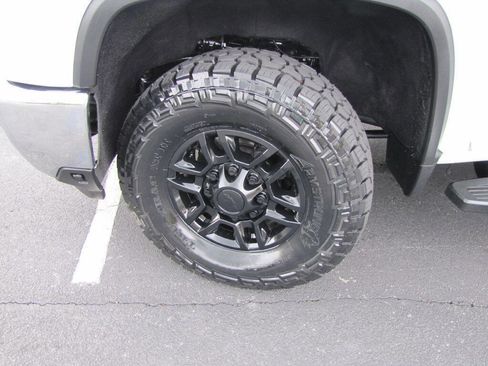 Used 2024 Chevrolet Silverado 2500 LT w/ Convenience Package AWD/4WD image 23