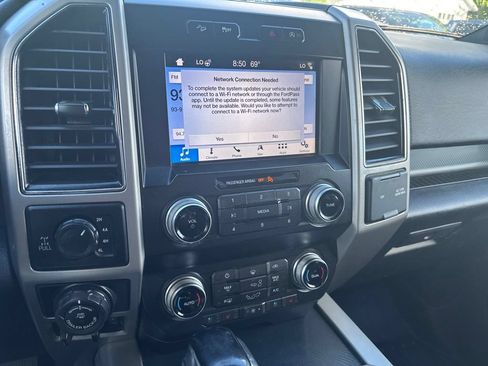 Used 2019 Ford F150 Lariat w/ Equipment Group 502A Luxury AWD/4WD image 14