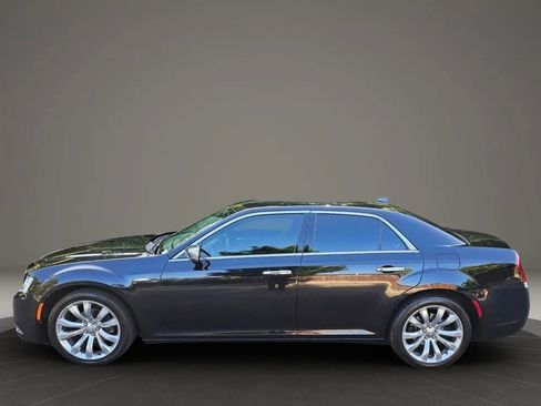 Used 2018 Chrysler 300 Limited image 3