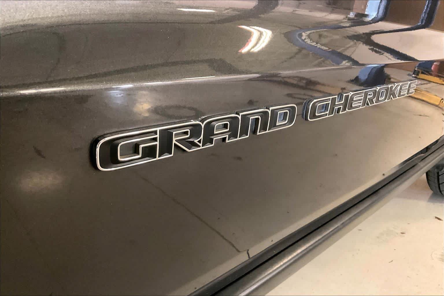 Used 2017 Jeep Grand Cherokee Limited RWD image 9