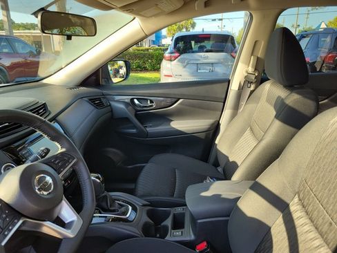 Used 2018 Nissan Rogue SV FWD image 19