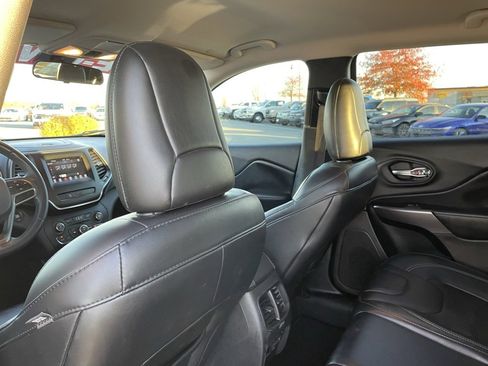 Used 2020 Jeep Cherokee Latitude Plus image 26