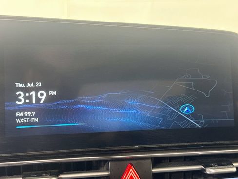 Used 2025 Hyundai Elantra SEL FWD image 25