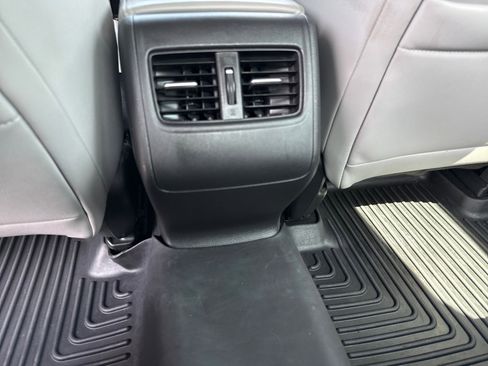 Used 2018 Honda Accord Touring image 16