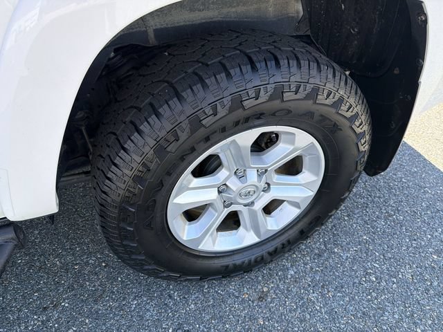 Used 2022 Toyota 4Runner SR5 AWD/4WD image 34