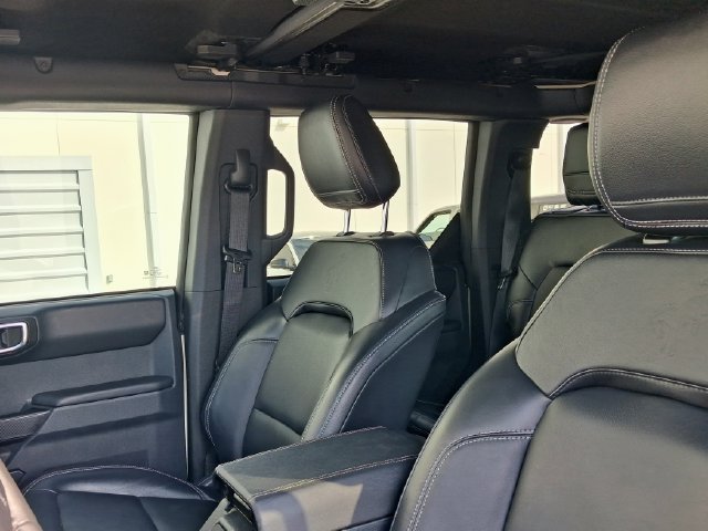Used 2025 Ford Bronco Outer Banks AWD/4WD image 10