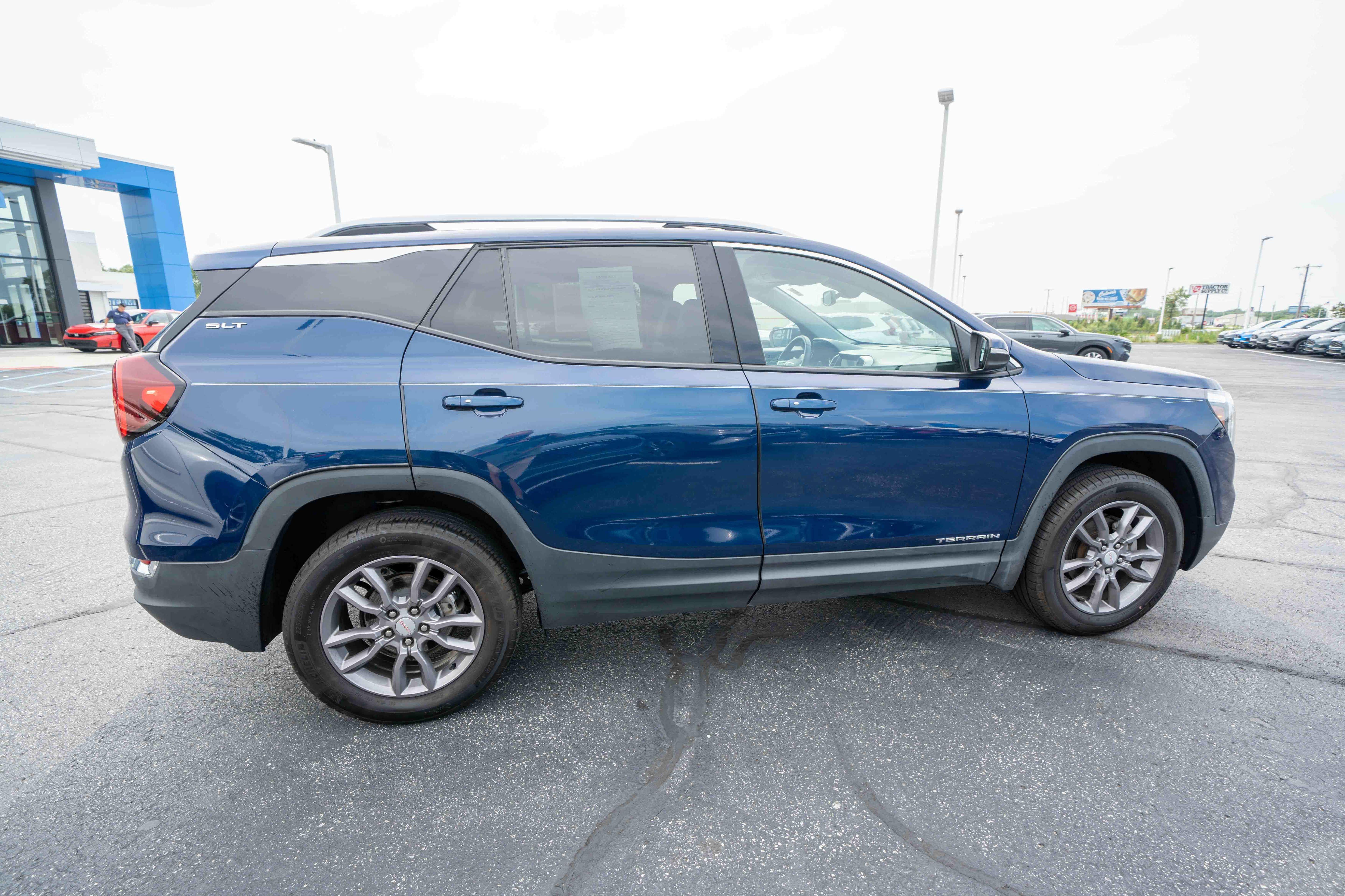 Used 2023 GMC Terrain SLT AWD/4WD image 6