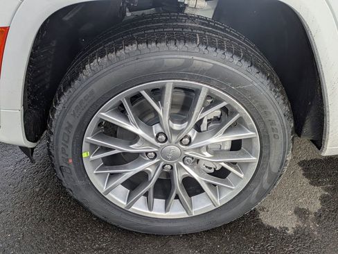 New 2025 Jeep Grand Cherokee L Summit image 9