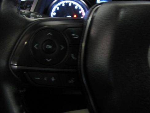 Used 2023 Toyota Camry SE image 4