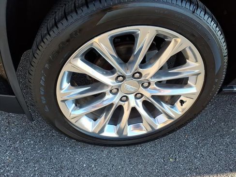 Used 2019 Cadillac Escalade ESV Premium Luxury image 12