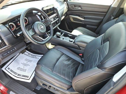 Used 2024 Nissan Pathfinder Platinum w/ Cargo Package image 20