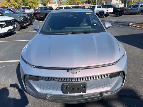 New 2026 Chevrolet Equinox EV LT image 2