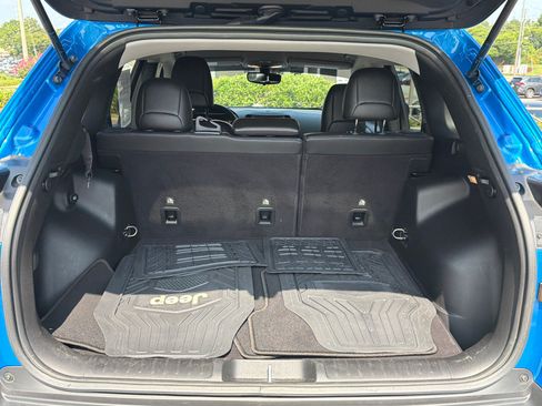 Used 2021 Jeep Cherokee Latitude Plus FWD image 19