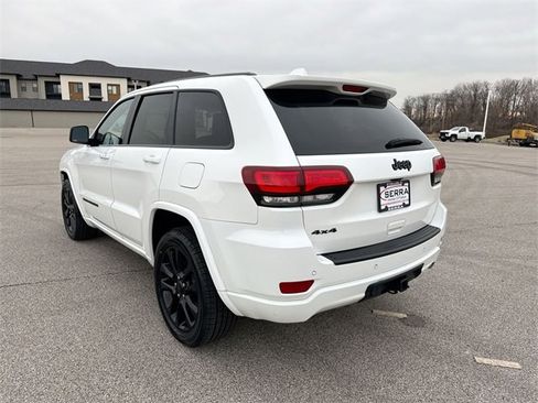 Used 2020 Jeep Grand Cherokee Altitude image 11