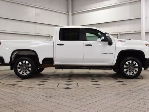 Used 2025 Chevrolet Silverado 2500 Custom w/ Custom Value Package AWD/4WD image 9