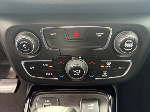 Used 2018 Jeep Compass Limited w/ Navigation Group FWD image 21