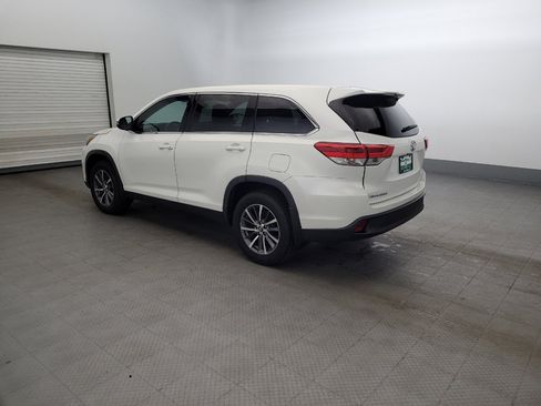 Used 2019 Toyota Highlander LE AWD/4WD image 3