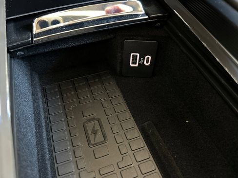 New 2025 Lincoln Corsair Reserve w/ Equipment Group 202A image 28