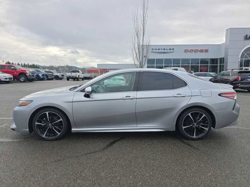 Used 2018 Toyota Camry XSE image 2