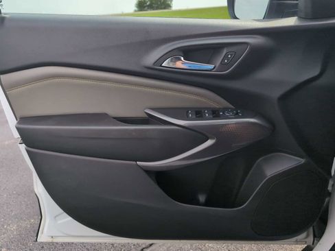 Used 2025 Chevrolet Trax ACTIV w/ Sunroof Package FWD image 22