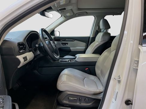 Used 2024 Honda Pilot Touring image 22