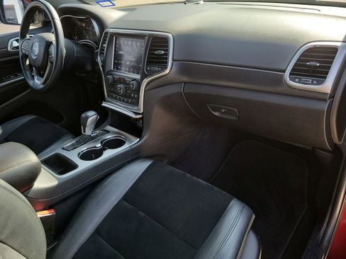 Used 2018 Jeep Grand Cherokee Altitude image 28