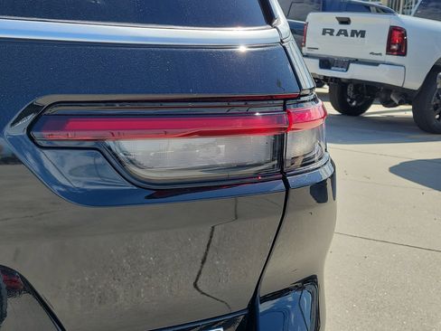 Used 2022 Jeep Grand Cherokee L Summit image 11