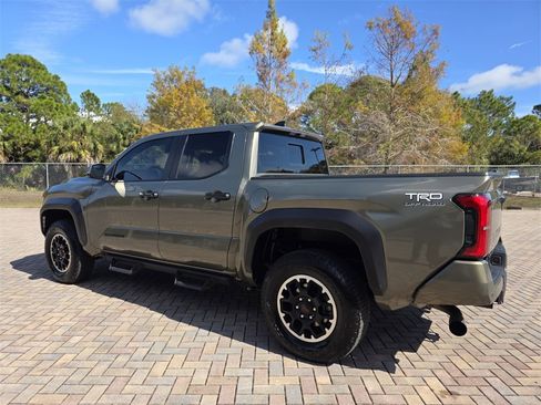 Certified 2025 Toyota Tacoma TRD Off-Road image 9