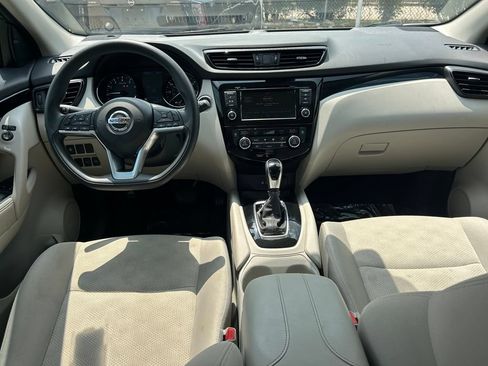 Used 2020 Nissan Rogue Sport SV FWD image 16