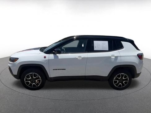 Used 2025 Jeep Compass Trailhawk AWD/4WD image 9
