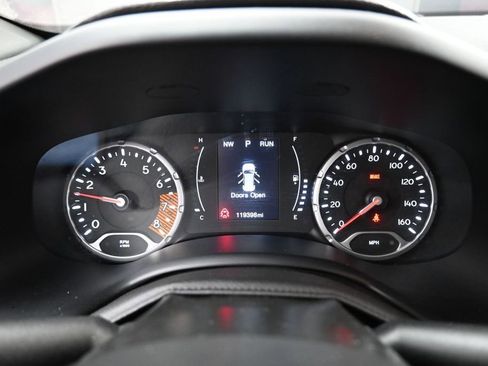 Used 2020 Jeep Renegade Latitude FWD image 35