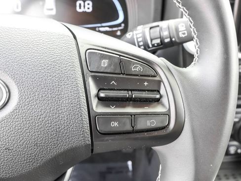 Certified 2025 Hyundai Venue Limited FWD image 22