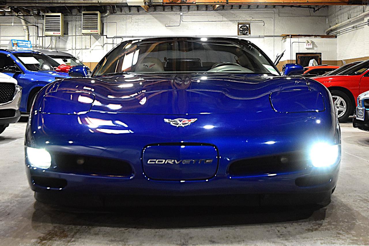 Used 2004 Chevrolet Corvette Coupe w/ Preferred Equipment Group RWD image 4