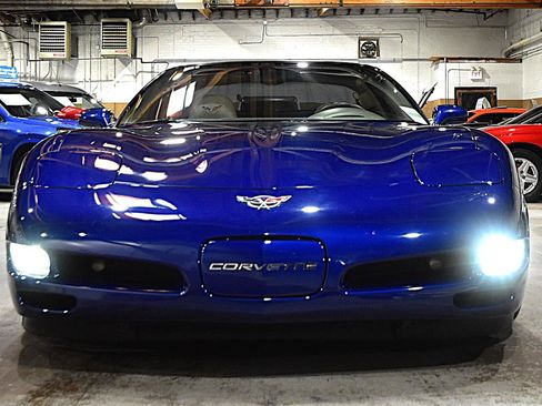 Used 2004 Chevrolet Corvette Coupe w/ Preferred Equipment Group RWD image 4