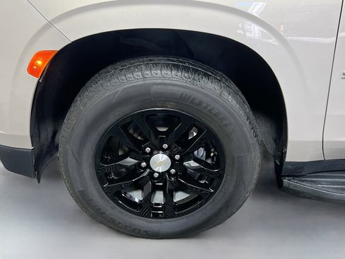 Used 2022 Chevrolet Suburban LT image 13