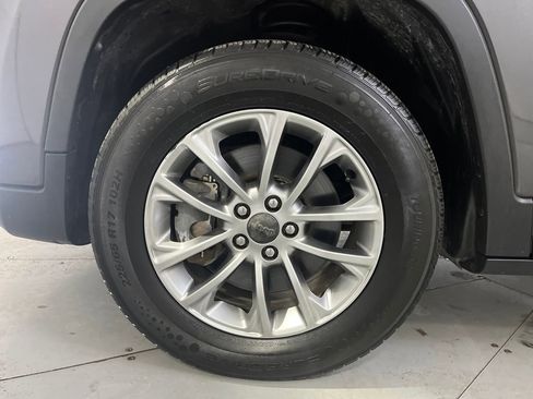 Used 2019 Jeep Cherokee Latitude Plus image 15