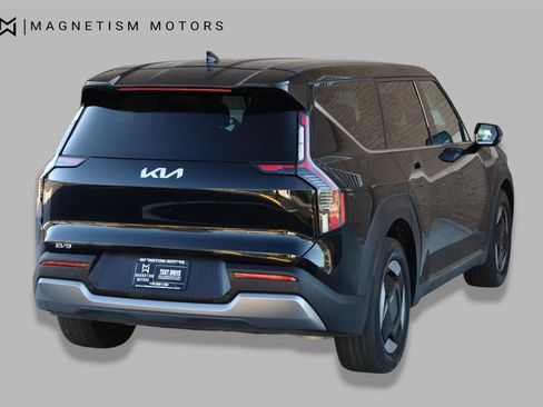 Used 2024 Kia EV9 Light Long Range image 7