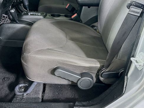 Used 2018 Jeep Wrangler Unlimited Sahara w/ Connectivity Group image 20