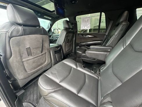 Used 2020 Cadillac Escalade Platinum image 19