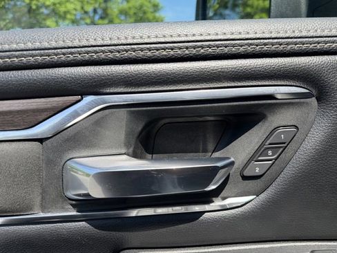 Used 2025 RAM 1500 Laramie AWD/4WD image 10