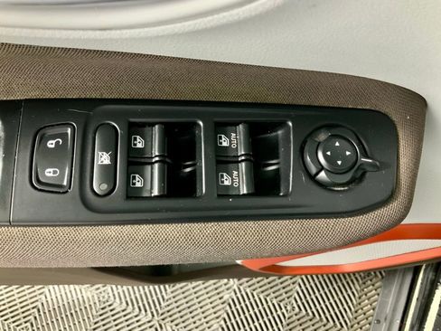 Used 2017 Jeep Renegade Latitude w/ Popular Equipment Group image 16