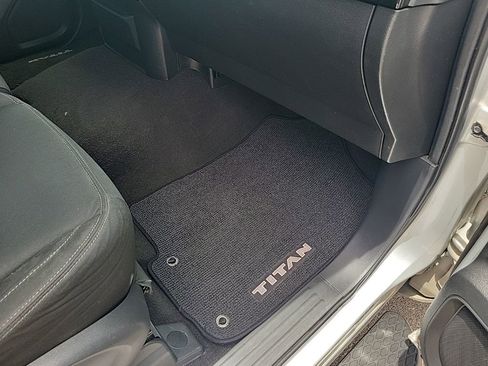Used 2017 Nissan Titan SV AWD/4WD image 37